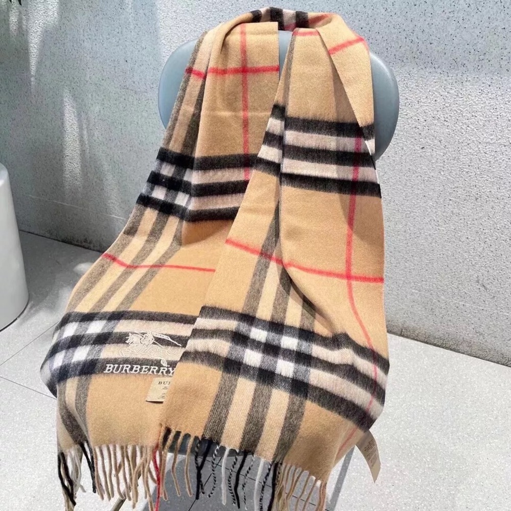 NWT ™️Burberry™️ Nova Check Reversible Scarf